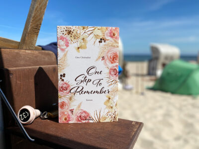 Fiabesco Buch One Step To Remember im Strandkorb an der Ostsee